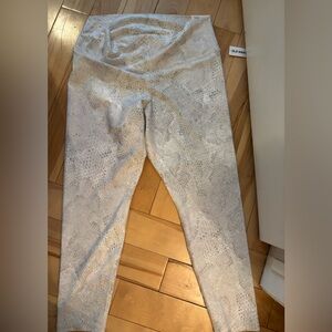 Old Navy Cream Snakeskin Leggings